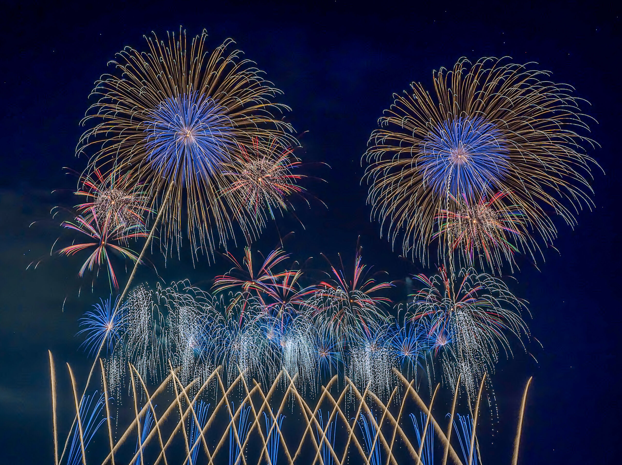 うつのみや花火大会の夜空を彩る花火