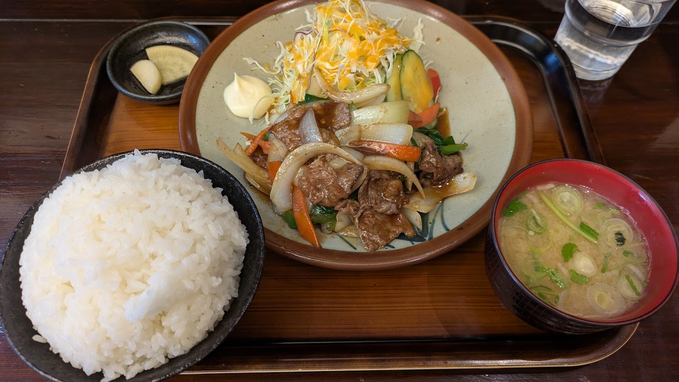 こみや食堂の牛バラ焼肉定食