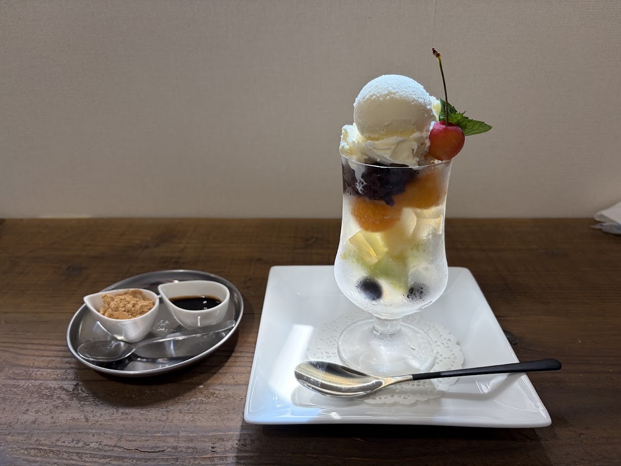 クラノカフェのアイスフルーツあんみつ