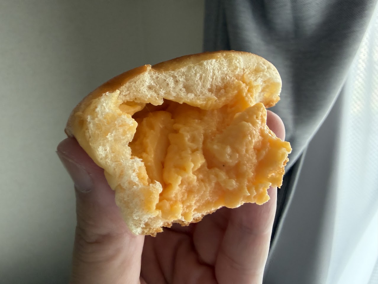Bakery Lenteのクリームパン。花のような形に焼き上げられている