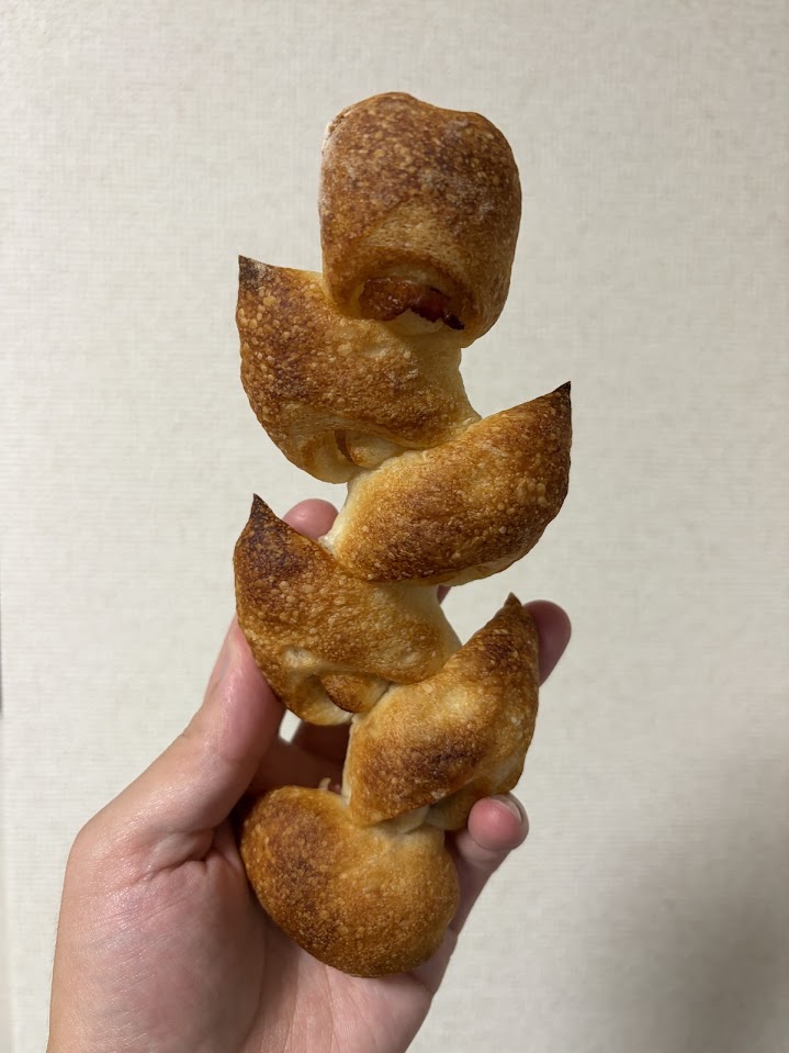 Bakery Lenteのベーコンエピ。麦の穂のような形に焼き上げられている